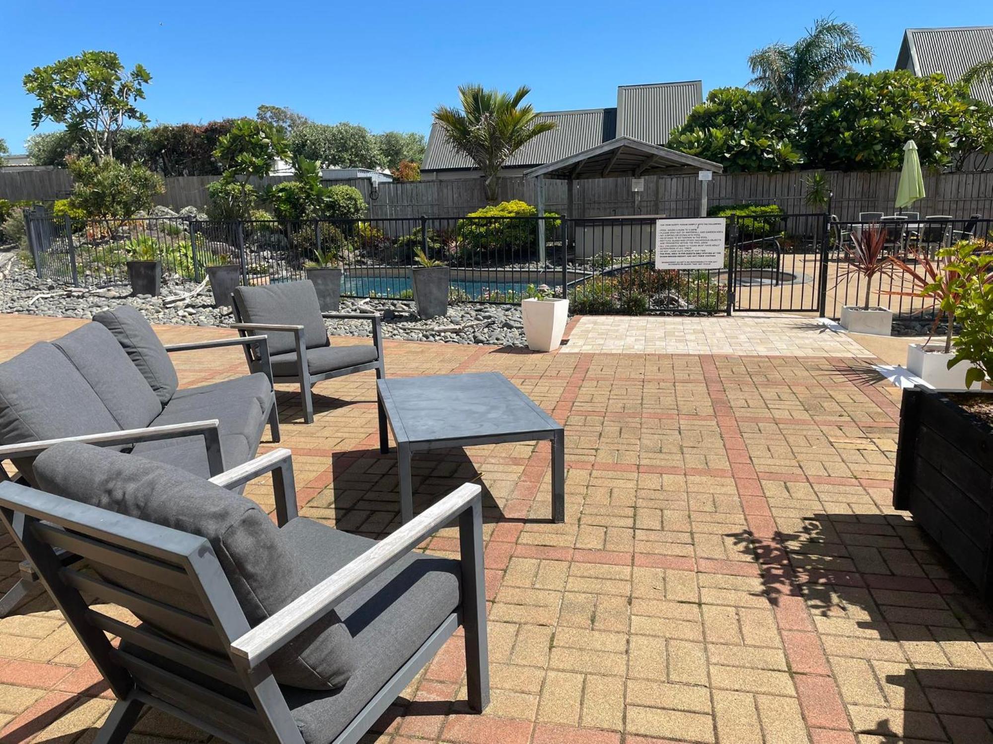 Ocean Breeze Resort Pauanui Bagian luar foto