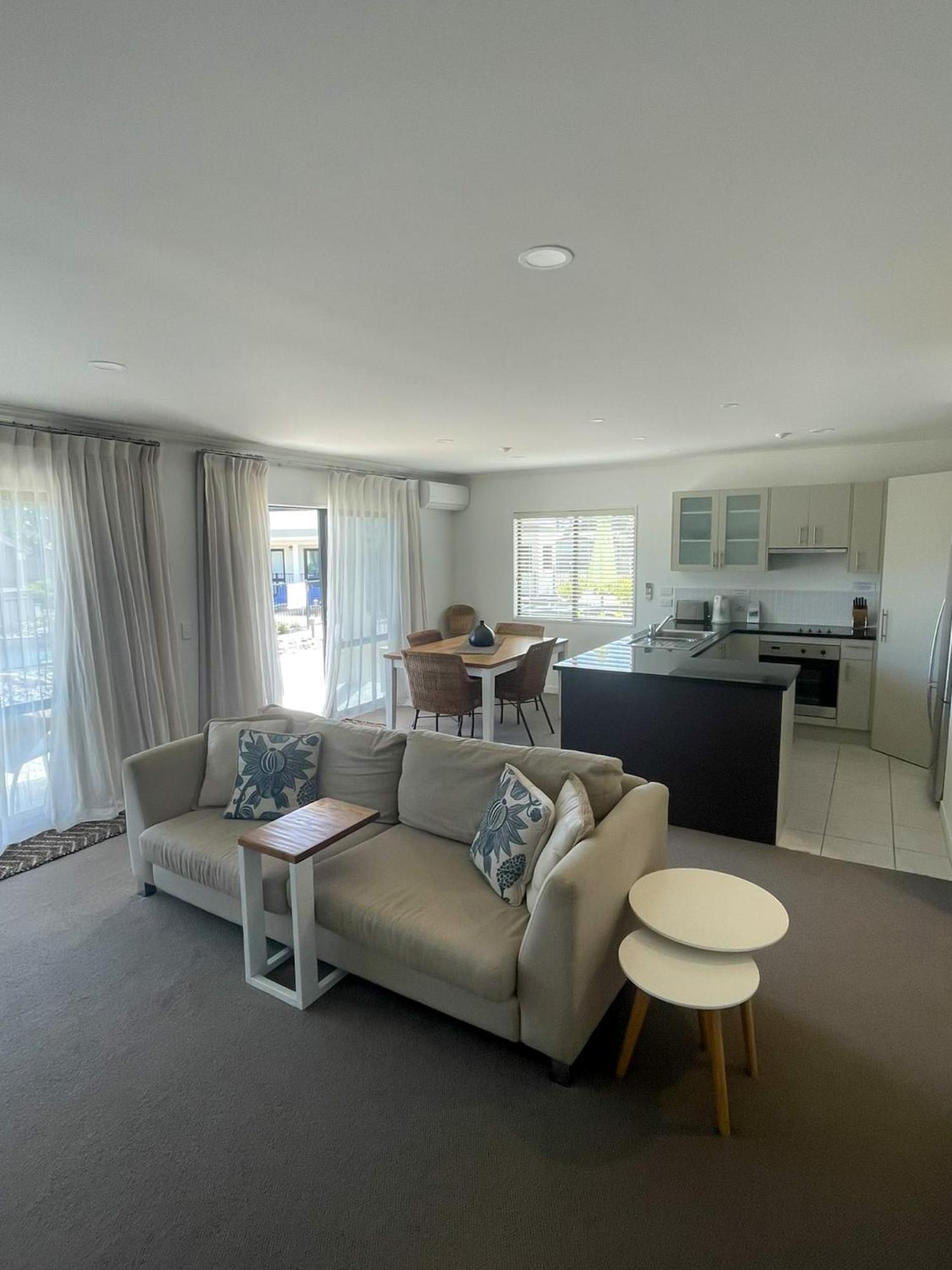 Ocean Breeze Resort Pauanui Bagian luar foto