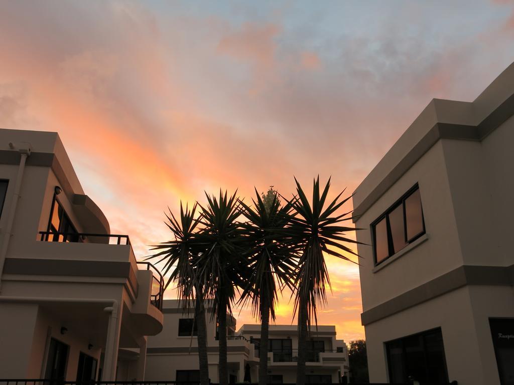 Ocean Breeze Resort Pauanui Bagian luar foto