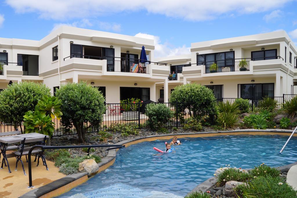 Ocean Breeze Resort Pauanui Bagian luar foto