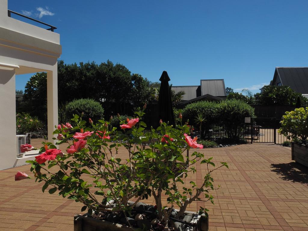 Ocean Breeze Resort Pauanui Bagian luar foto
