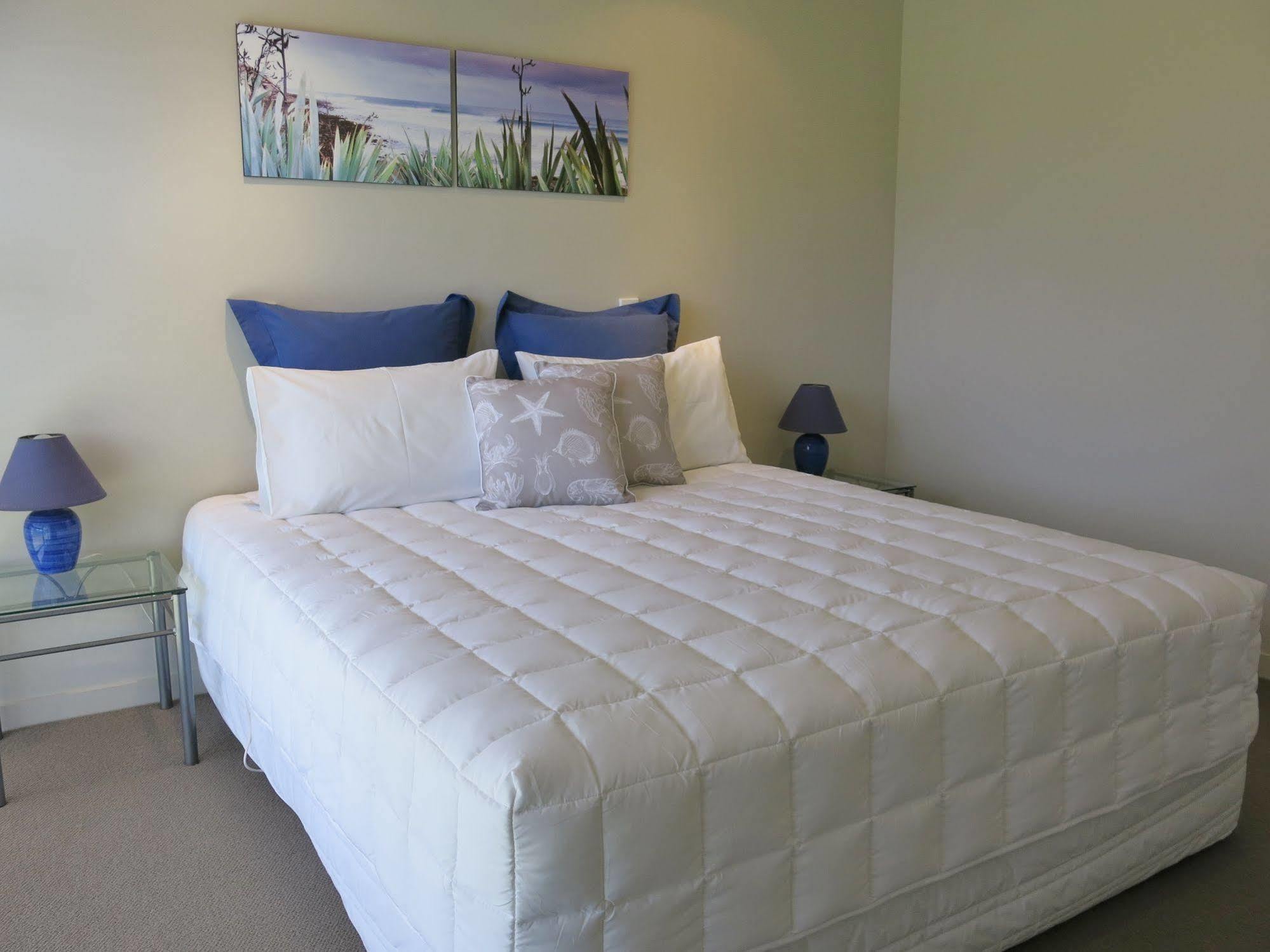 Ocean Breeze Resort Pauanui Bagian luar foto