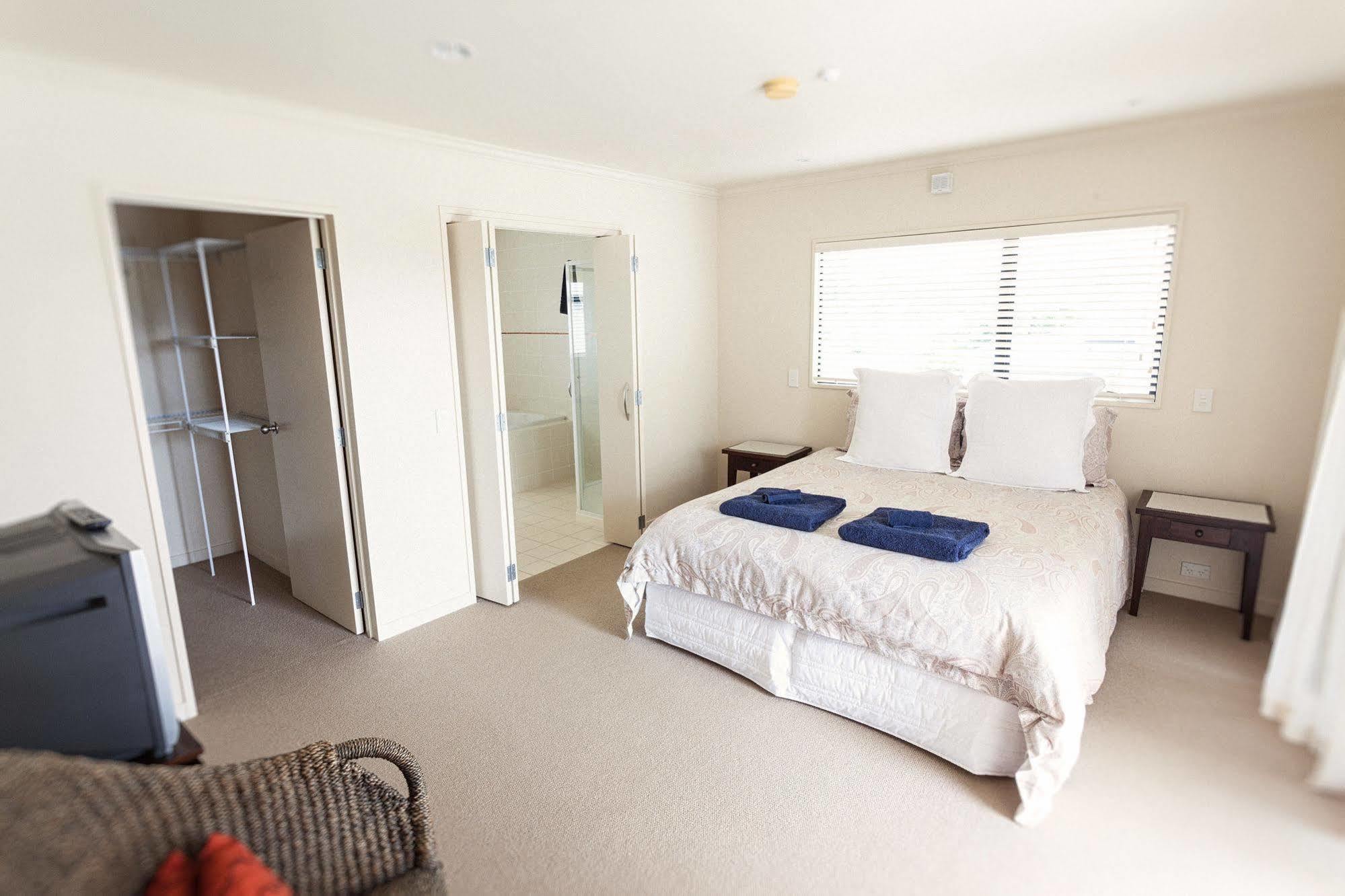Ocean Breeze Resort Pauanui Bagian luar foto